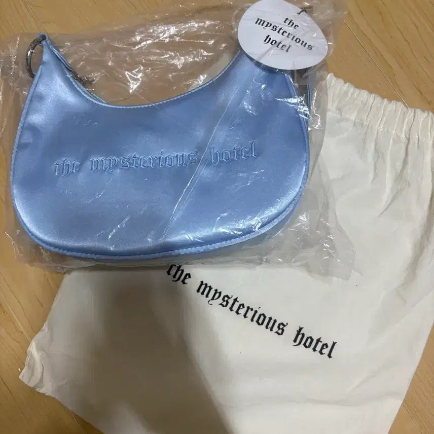 [BUNJANG] The Mysterious Hotel Satin Hobo Bag / 더미스테리어스호텔 새틴 호보백