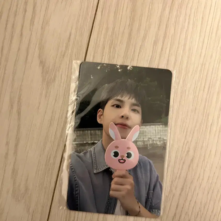 [BUNJANG] Day6 Roundlab Filkkki Mirror (Photocard Not Included) / 데이식스 라운드랩 콜라보 필끼 거울(포카 포함)