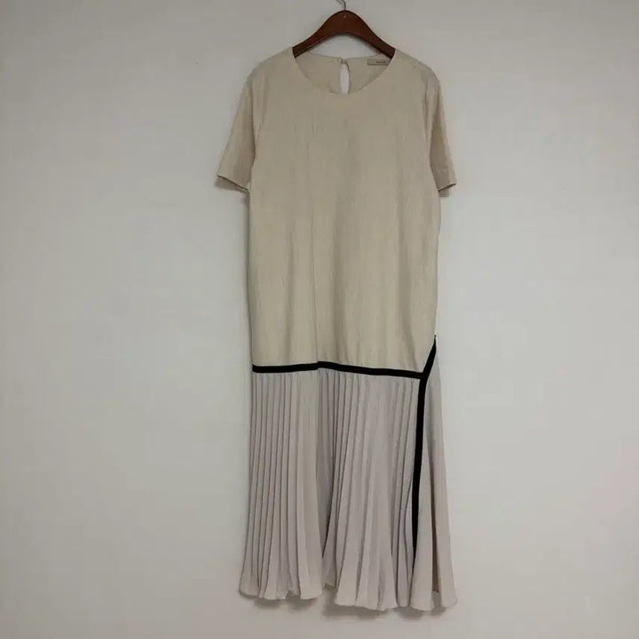 [BUNJANG] DOVE Oatmeal Pleated Hem Midi Dress / DOVE 밑단주름포인트 오트밀색상원피스<새옷