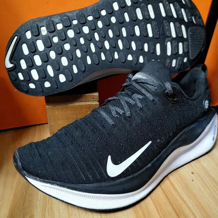 [BUNJANG] Nike React Infinity Run 4 Running Shoes / 나이키 리액트 인피니티 런4(US9.5표기275 추천사이즈270)