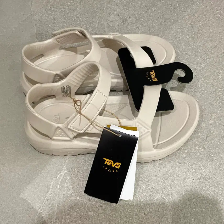 [BUNJANG] Teva Hurricane Drift 220 Sandals (Fits 225-230mm) / (테바/거의새상품) 허리케인 드리프트 220 (발사이즈225-230가능)