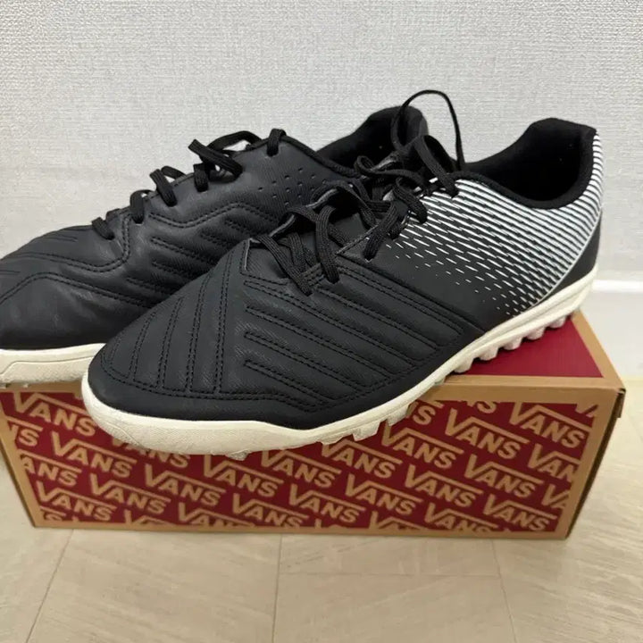 [BUNJANG] Decathlon Soccer Cleats Size 285 / 데카트론 축구화 285