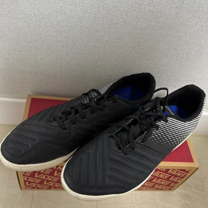 [BUNJANG] Decathlon Soccer Cleats Size 285 / 데카트론 축구화 285