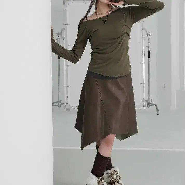 [BUNJANG] Brown Asymmetrical Leather Skirt / 브라운 언발 레더 스커트