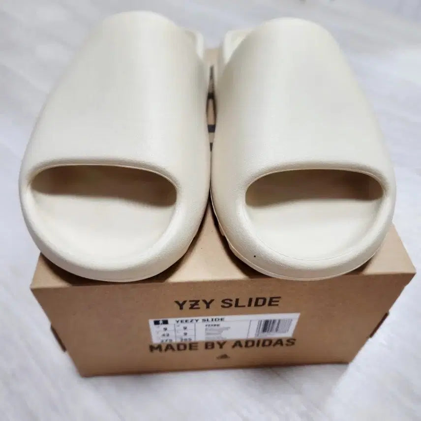 [BUNJANG] Adidas YZY Slide Sandals / 아디다스 슬리퍼