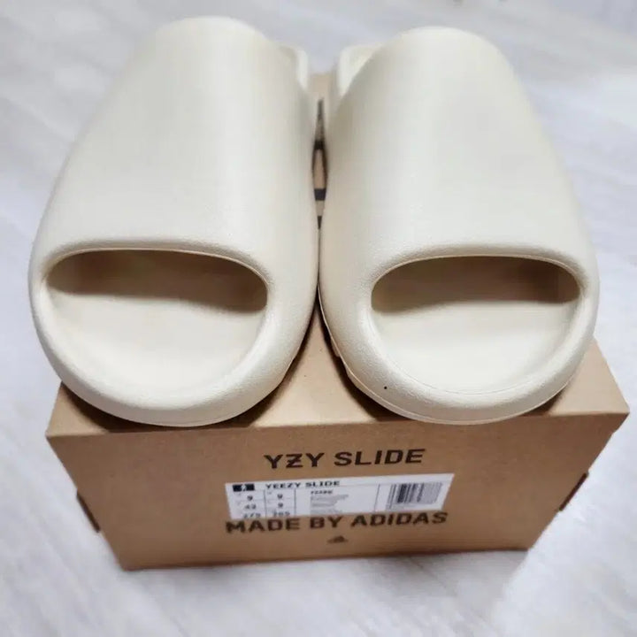 [BUNJANG] Adidas YZY Slide Sandals / 아디다스 슬리퍼