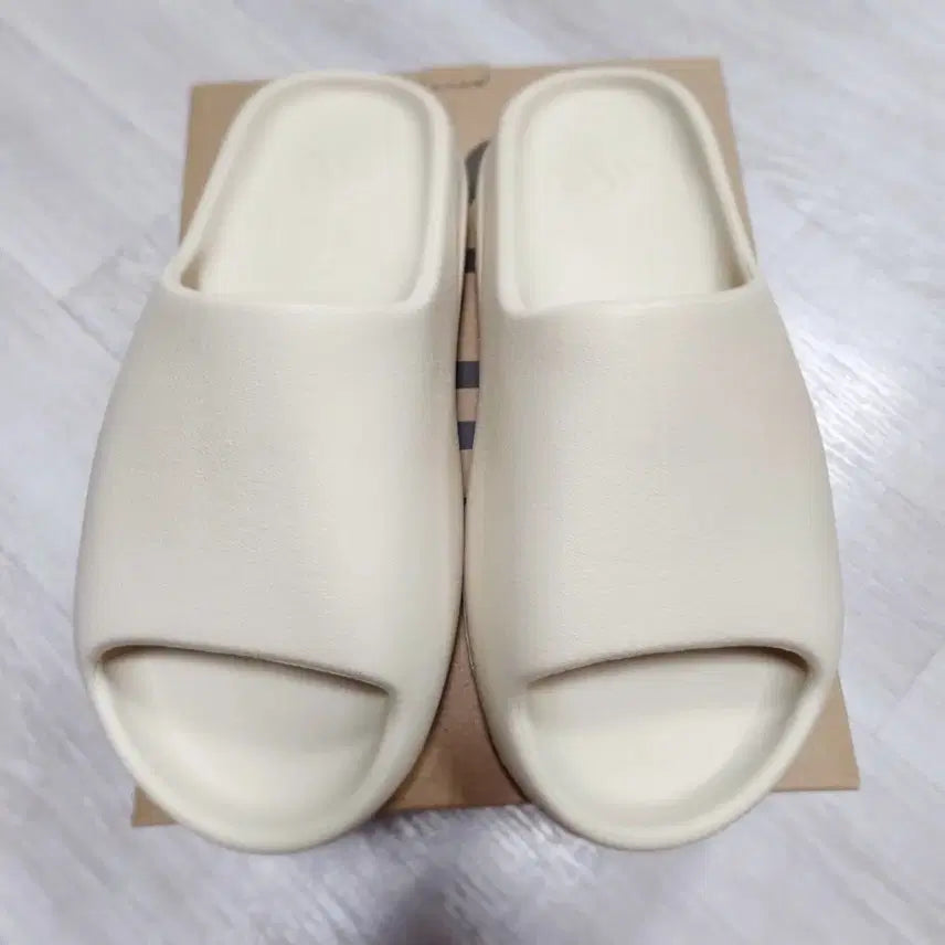[BUNJANG] Adidas YZY Slide Sandals / 아디다스 슬리퍼