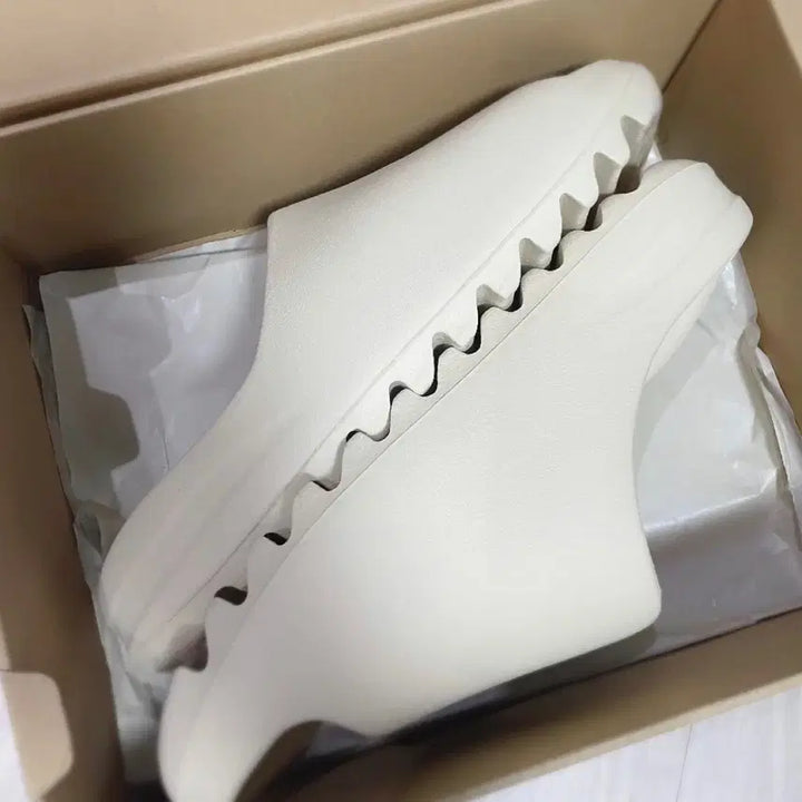 [BUNJANG] Adidas YZY Slide Sandals / 아디다스 슬리퍼