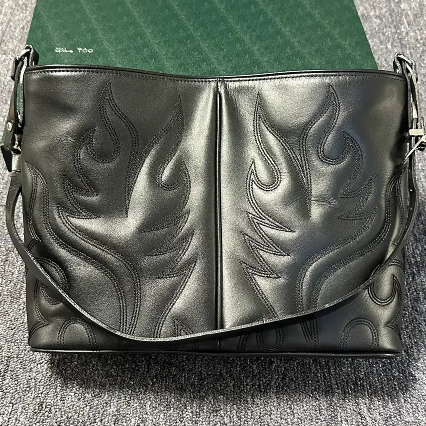 [BUNJANG] TOGA TOO Western Leather Half Size Shoulder Bag / 토가 투 ( TOGA TOO) 웨스턴 레더 숄더백 하프사이즈