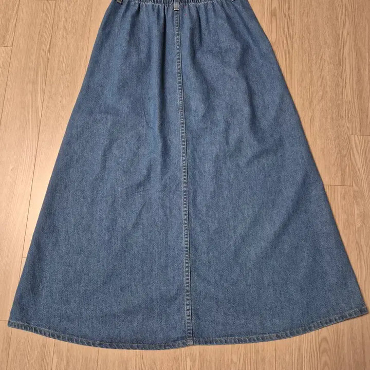 [BUNJANG] Xirena Blue Denim Skirt (Size S) / xirena 시레나 청스커트 (S) (실제착용5회미만)(톰그레이하운드구매