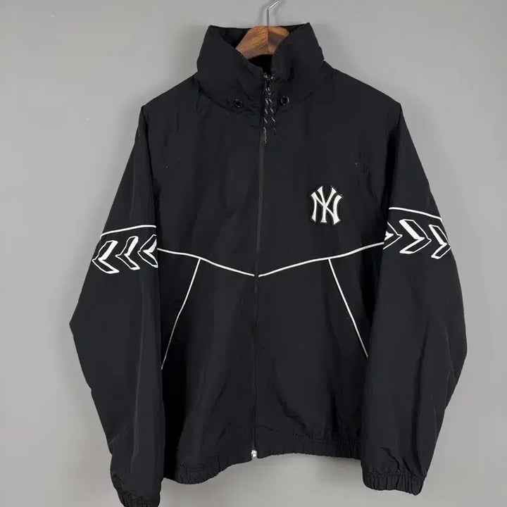 [BUNJANG] MLB NY Applique Logo Windbreaker Jacket M / 엠엘비 NY 아플리케 로고 바람막이 자켓 E102