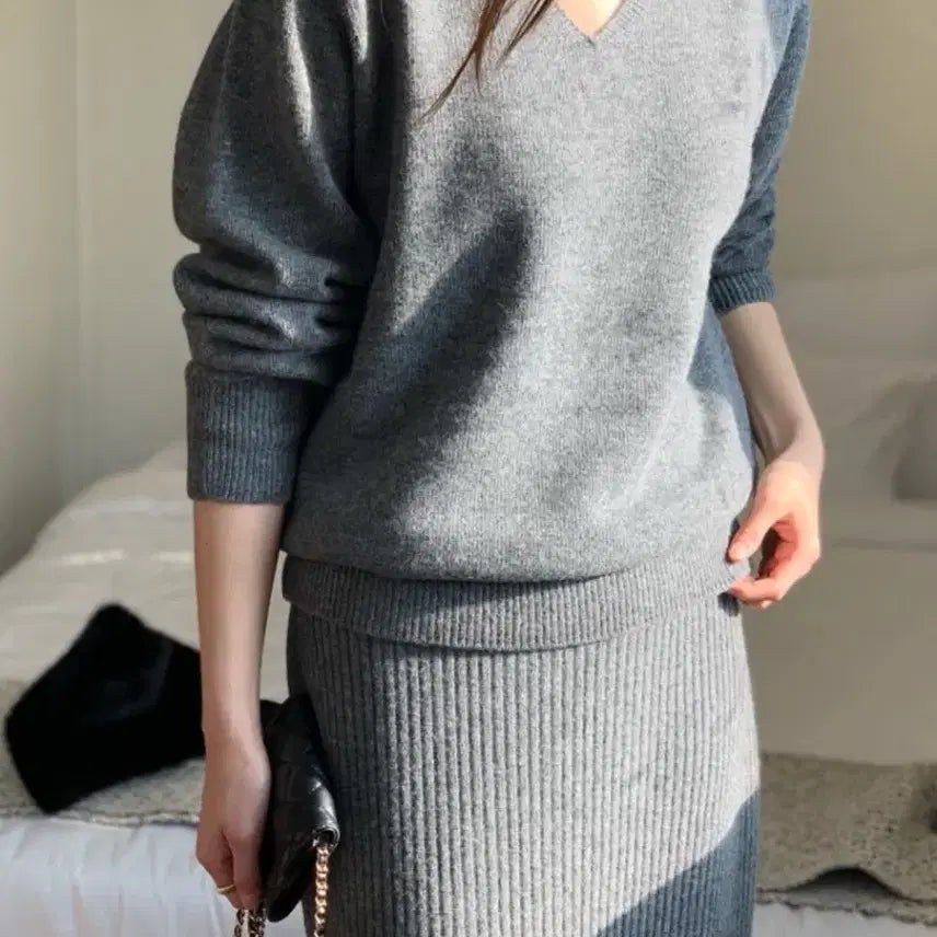 [BUNJANG] Seamless Whole Garment V-Neck Knit Charcoal / 홀가먼트브이니트 차콜