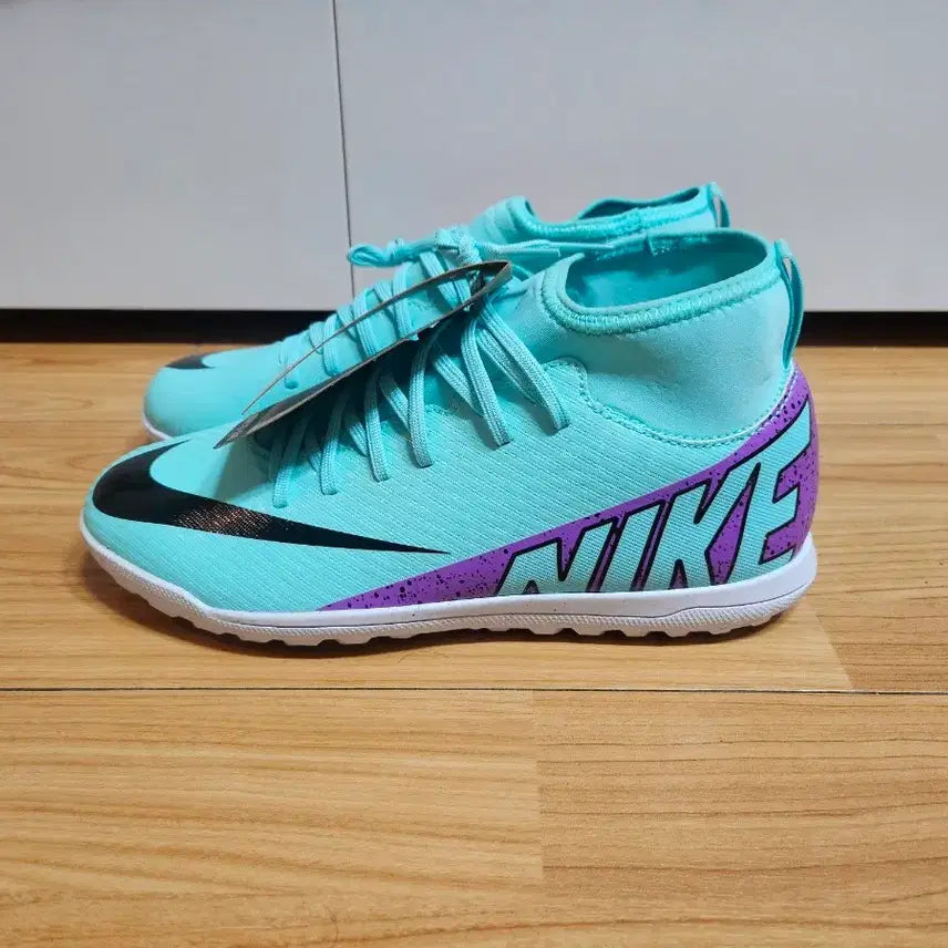 [BUNJANG] Nike Junior Futsal Shoes (Soccer Cleats) 240mm / (새상품)나이키 쥬니어 풋살화(축구화)240mm
