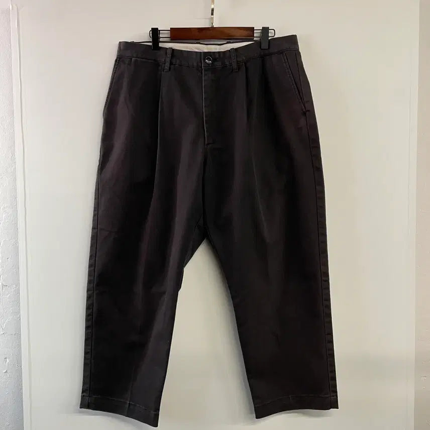 [BUNJANG] Neighborhood Two-Tuck Cotton Chino Pants / 네이버후드 투턱 코튼 치노팬츠