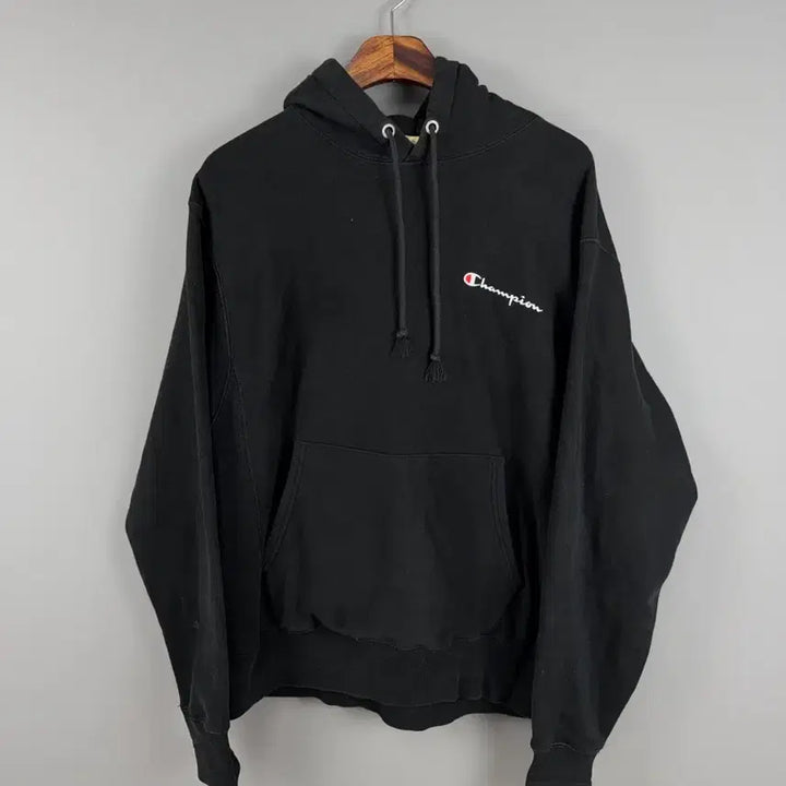 [BUNJANG] Champion Small Logo Hoodie Black / 챔피온 스몰 로고 후드티 블랙 E105