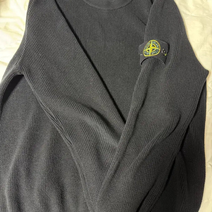 [BUNJANG] Stone Island Badge Crewneck Wool Knit M / 스톤아일랜드 와펜 크루넥 울니트 M사이즈