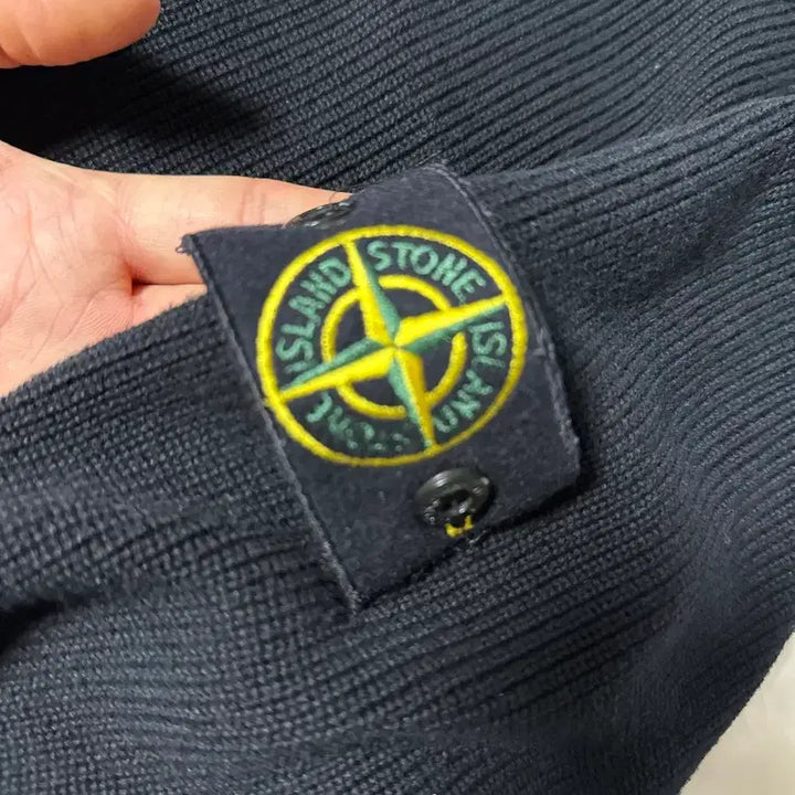 [BUNJANG] Stone Island Badge Crewneck Wool Knit M / 스톤아일랜드 와펜 크루넥 울니트 M사이즈