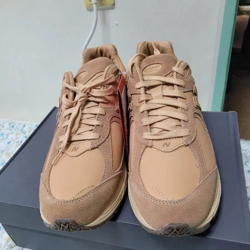 [BUNJANG] New Balance 2002R Brown Sneakers / 뉴발란스 2002R 브라운 240,245 새상품