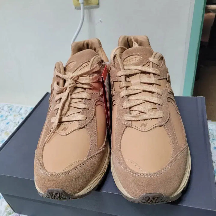 [BUNJANG] New Balance 2002R Brown Sneakers / 뉴발란스 2002R 브라운 240,245 새상품