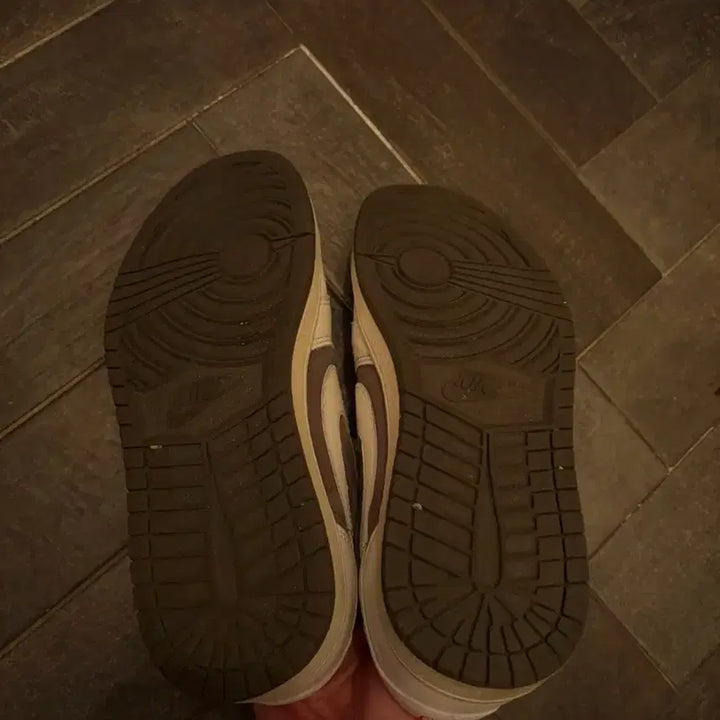 [BUNJANG] Nike Air Jordan 1 Travis Scott Reverse Mocha Sneakers / 나이키 조던1 트래비스 스캇 리버스 모카 260