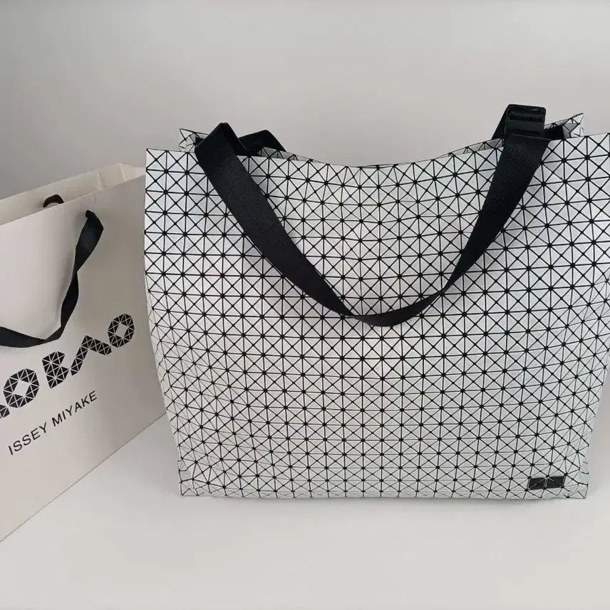 [BUNJANG] Issey Miyake Bao Bao Lucent Matte Large Tote Bag / 이세이 미야케 토트백