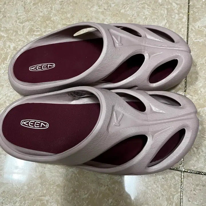 [BUNJANG] KIN Shanti Sandals (Size 250) / 킨 샨티 250