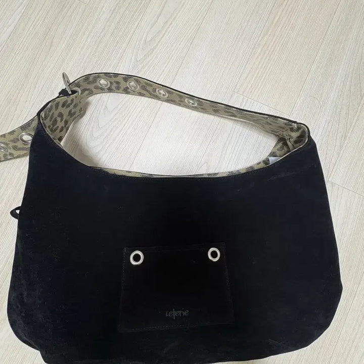 [BUNJANG] Letterry Suede Buckle Reversible Shoulder Bag - Black / (새상품) 레터리 : 스웨이드 버클 리버시블 숄더백_블랙