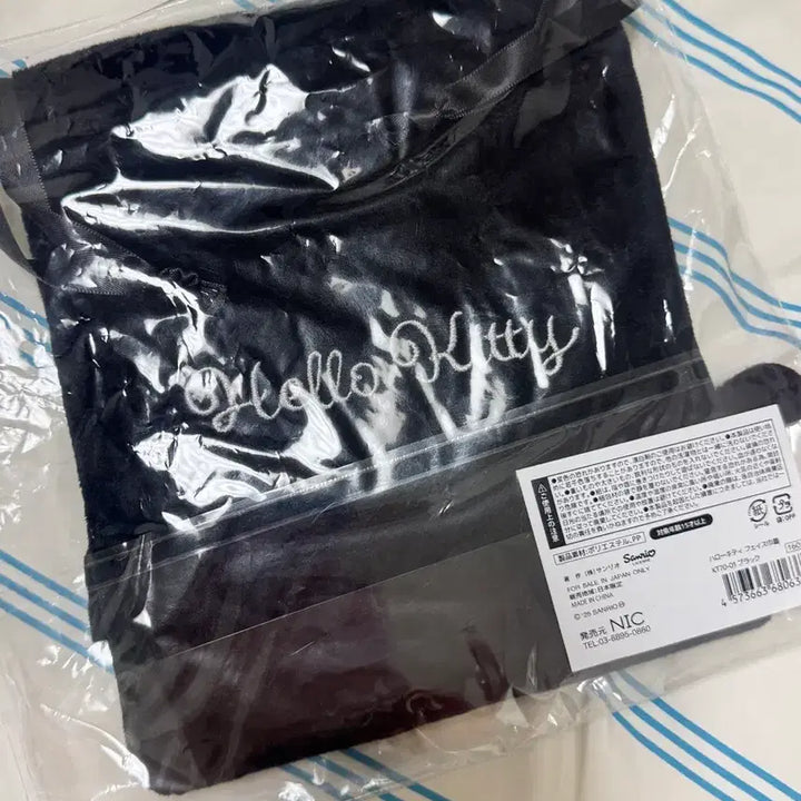 [SOLD OUT] [산리오] 헬로키티 블랙엔젤 페이스 파우치