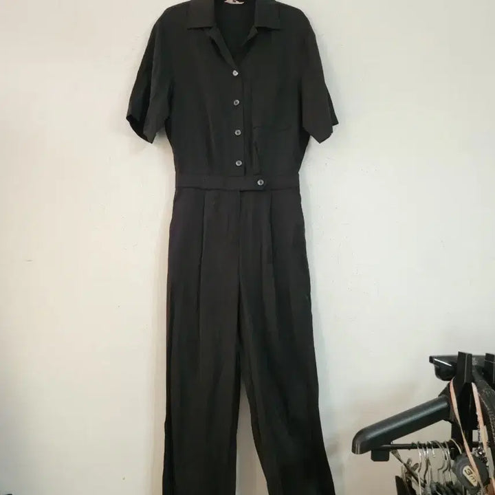 [BUNJANG] Black Short-Sleeve Jumpsuit Shirt / 블랙 반팔 셔츠 점프수트
