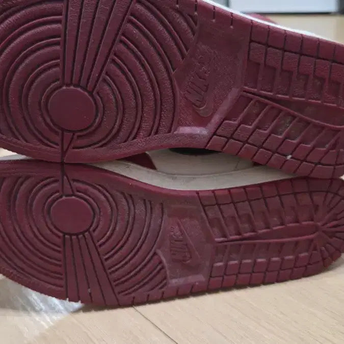 [BUNJANG] Nike Air Jordan 1 High OG Chicago US 8.5 / 나이키 에어 조던 1 하이 OG 시카고 265