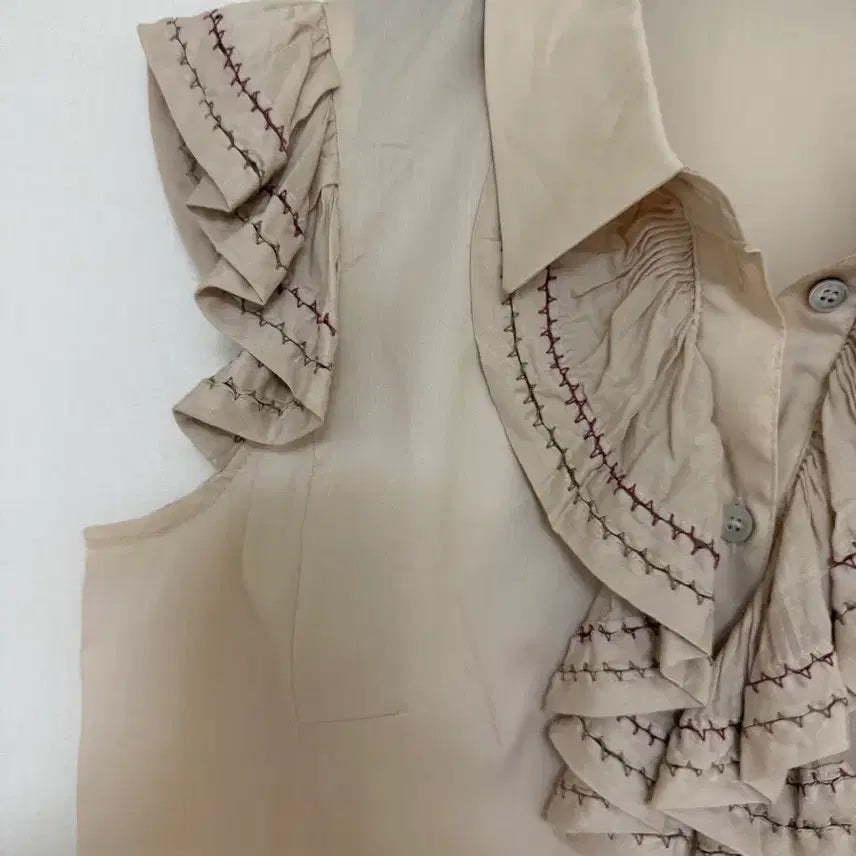 [BUNJANG] Frill Detail Sleeveless Blouse - Ivory / 프릴포인트.나시셔츠
