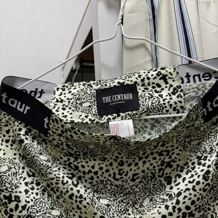 [BUNJANG] The Centaur Leopard Print Pants / 더 센토르(THE CENTAUR) 레오파드 팬츠
