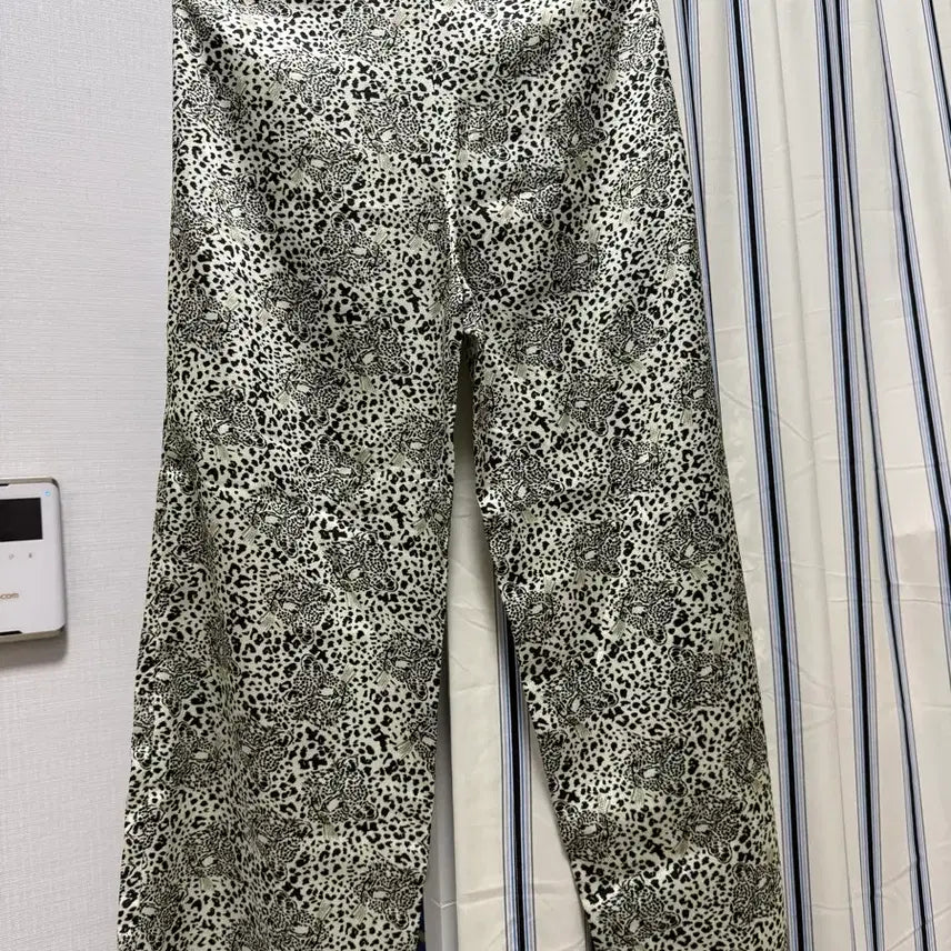 [BUNJANG] The Centaur Leopard Print Pants / 더 센토르(THE CENTAUR) 레오파드 팬츠