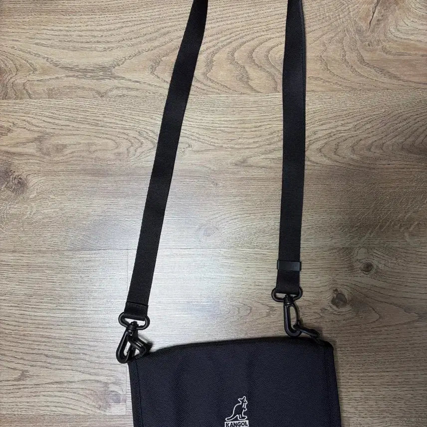 [BUNJANG] Kangol Black Mini Cross Bag / 캉골 블랙 미니 크로스백