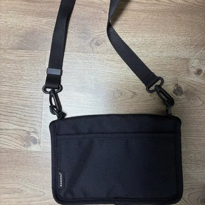 [BUNJANG] Kangol Black Mini Cross Bag / 캉골 블랙 미니 크로스백