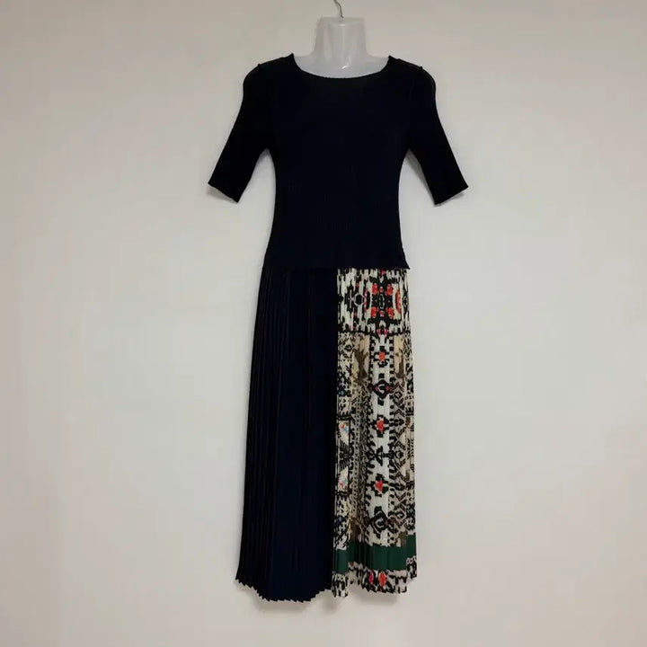 [BUNJANG] Two-Tone Color Block Midi Dress with Pleated Hem / 투톤배색.밑단주름스커트포인트원피스 <새옷컨디션