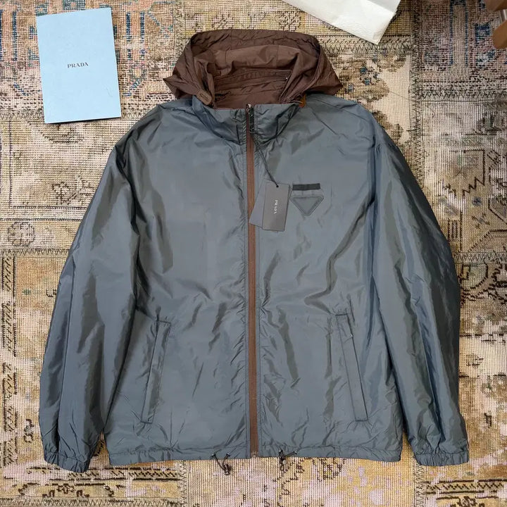 [BUNJANG] Prada Nylon Reversible Windbreaker Small Logo / 프라다 후드 집업 스몰로고 나일론 양면용 바람막이 올해 구매