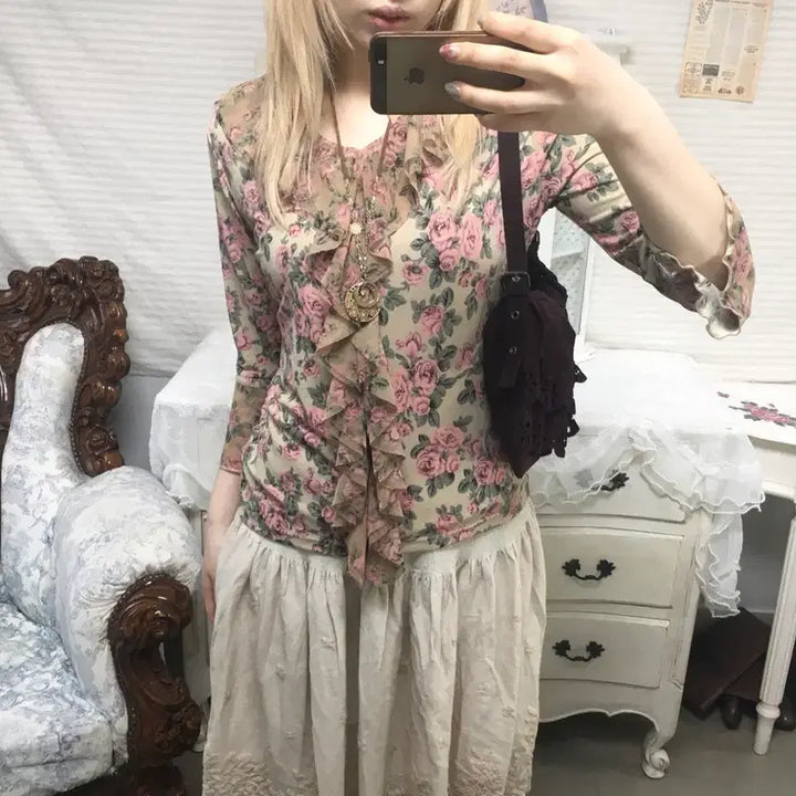 [BUNJANG] Rosa Cheri Vintage Rose Floral Blouse / 로사체리 빈티지 로즈 플라워 블라우스