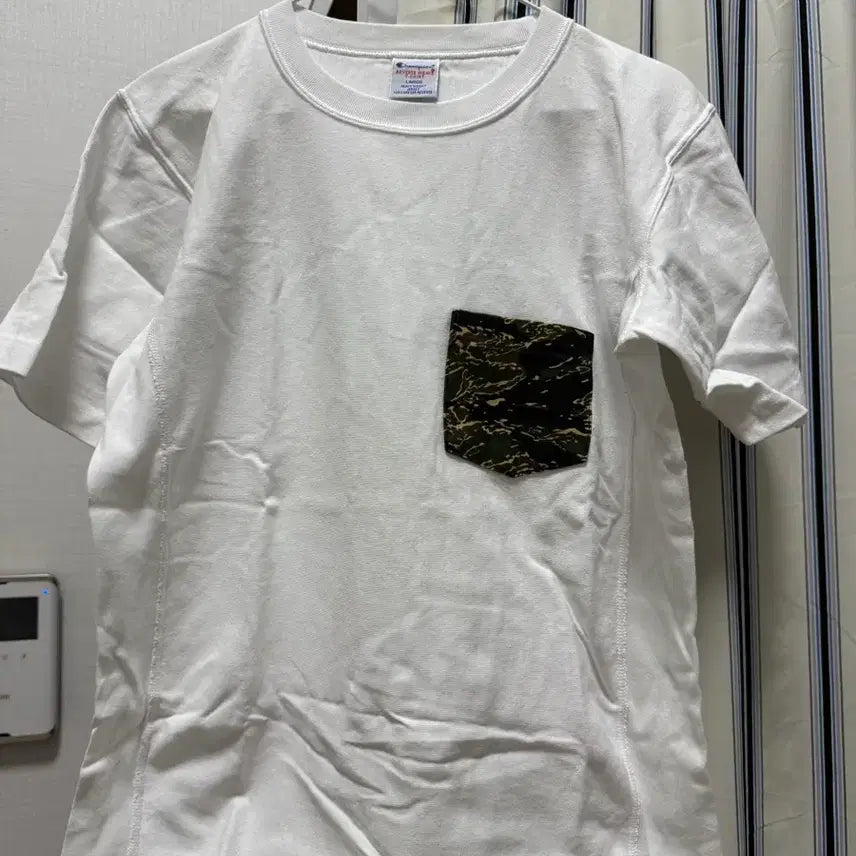 [BUNJANG] Champion Reverse Weave Tiger Camo Pocket T-Shirt Large / 챔피온(Champion) 리버스 위브 카모 포켓 티셔츠 L