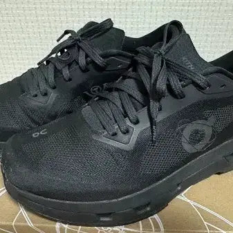 [BUNJANG] Onrunning x PAF Cloudmonster 2 &amp; Kiss Cloudzone Sneakers (Size 265) / 온러닝 X PAF 클라우드몬스터 2/키스 클라우드존