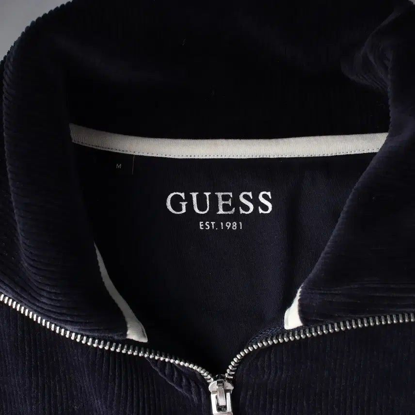 [BUNJANG] Guess 24FW Half-Zip Corduroy Collar Sweatshirt / 게스 24FW 하프집업 코듀로이 카라 스웨트셔츠 맨투맨