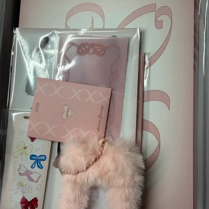 [SOLD OUT] 이즈나 2025 시즌그리팅 시그 양도 포카포함 알라딘 특전 포함
