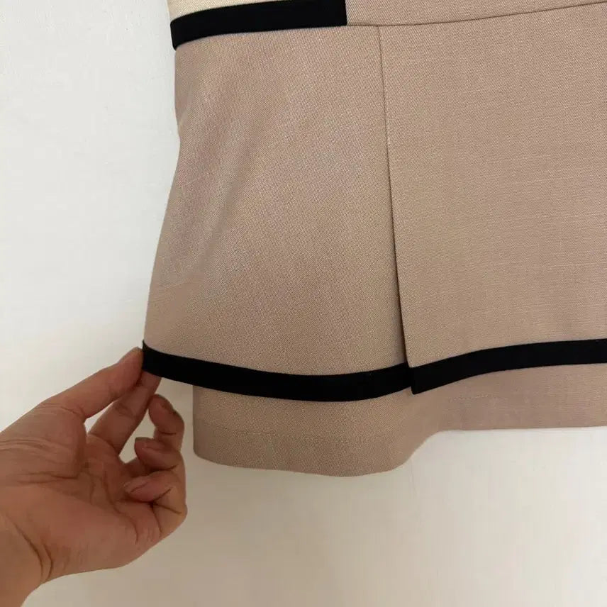 [BUNJANG] Beige Contrast Short Sleeve Blouse / 유니폼 반팔 블라우스 베이지 배색