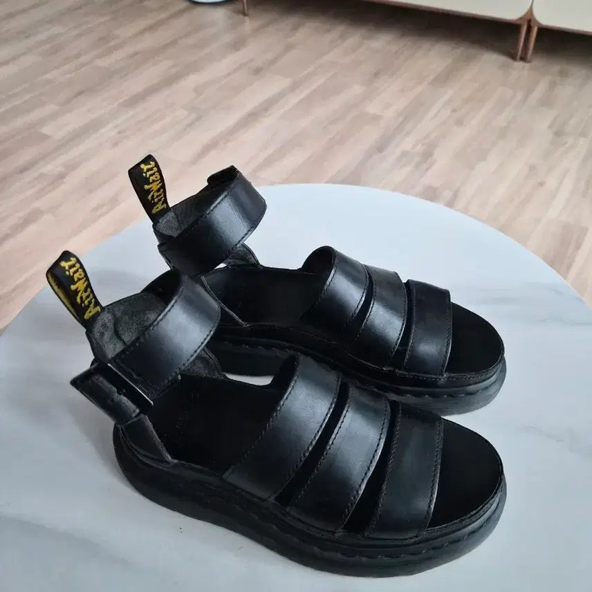 [BUNJANG] Dr. Martens Black Leather Strap Sandals / 닥터마틴 블랙 레더 스트랩 샌들