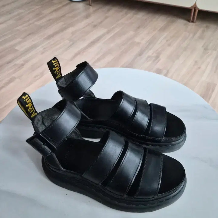 [BUNJANG] Dr. Martens Black Leather Strap Sandals / 닥터마틴 블랙 레더 스트랩 샌들