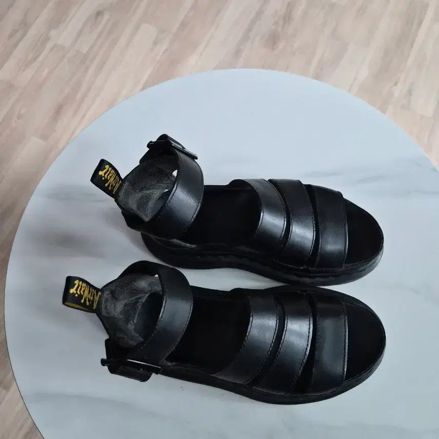 [BUNJANG] Dr. Martens Black Leather Strap Sandals / 닥터마틴 블랙 레더 스트랩 샌들