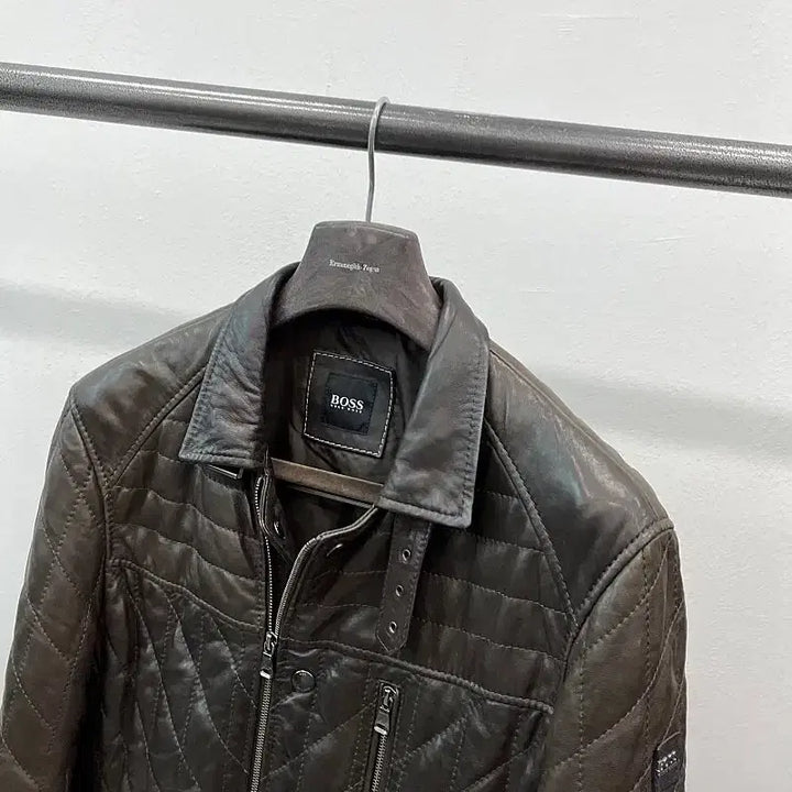 [BUNJANG] Hugo Boss Leather Quilting Jacket - Size 105 / 105) 보스 레더 퀼팅자켓