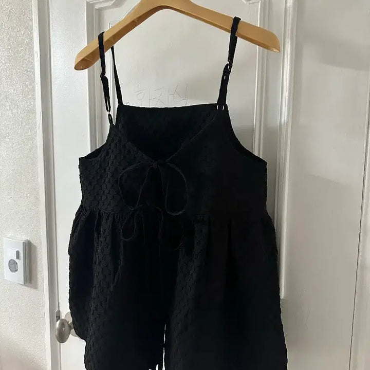 [BUNJANG] General Idea Embossed Sleeveless Blouse Black / 제네럴아이디어 엠보 슬리브리스 블라우스 블랙 F