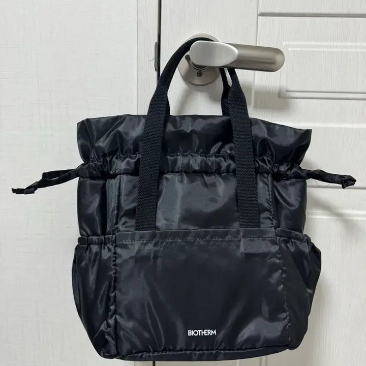 [BUNJANG] Biotherm Black Shoulder Bag Travel Bag / 비오템 블랙 숄더백 여행용 가방