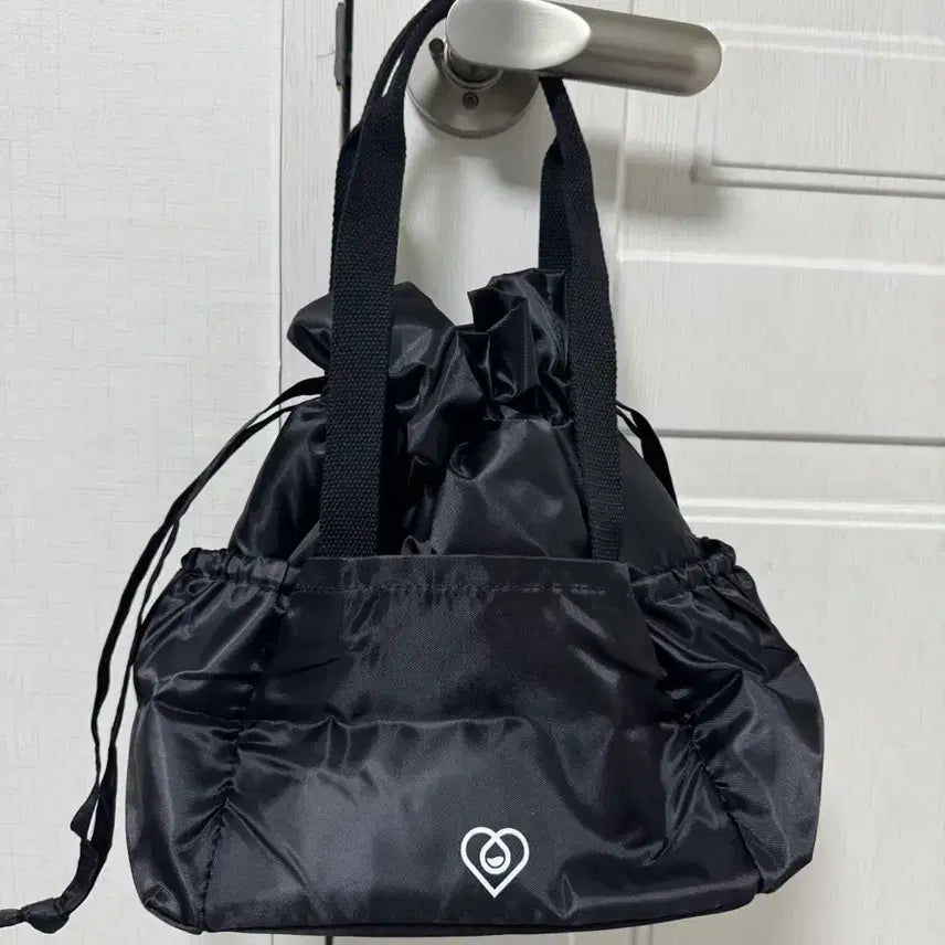 [BUNJANG] Biotherm Black Shoulder Bag Travel Bag / 비오템 블랙 숄더백 여행용 가방
